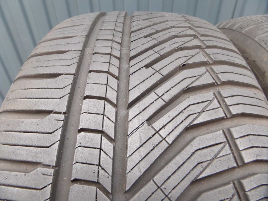 50. Opony całoroczne 245/45/19
