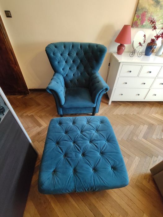 Fotel z pufą, kolor niebieski