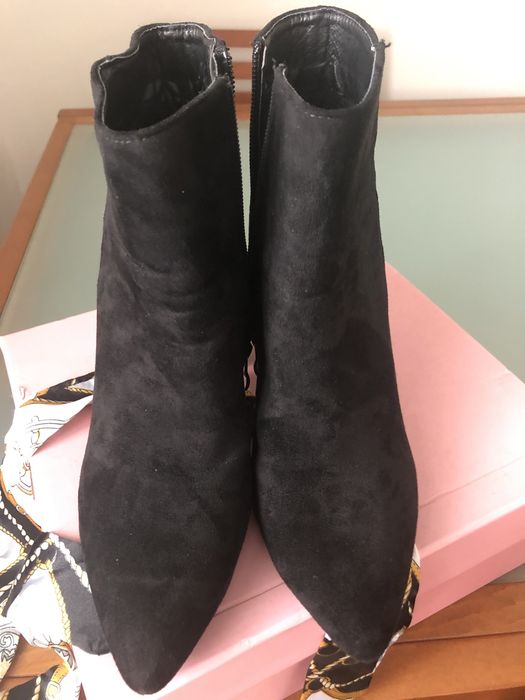 Botas pretas em muito bom estado