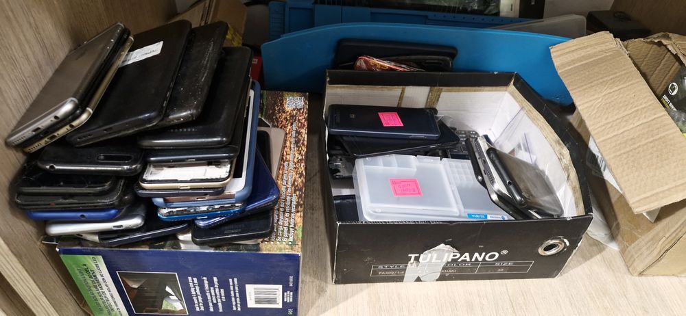 телефони на запчастини