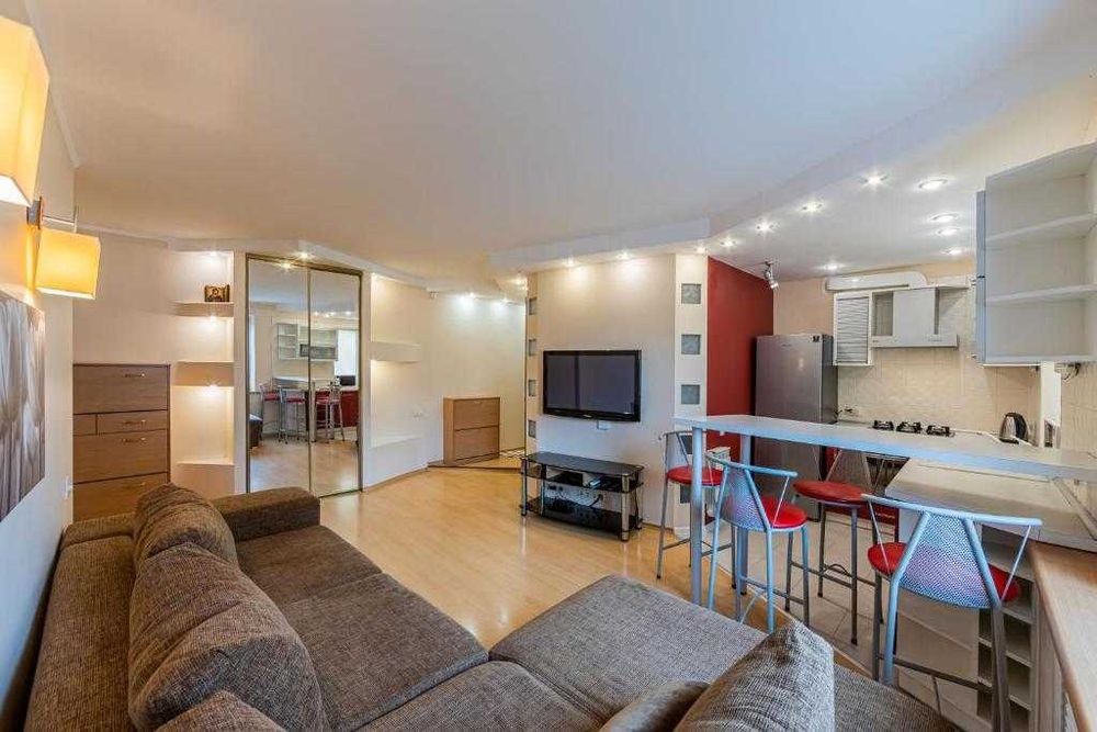 Квартира 3 комнатная посуточно в центре, Коновальца, 15 м Печерская