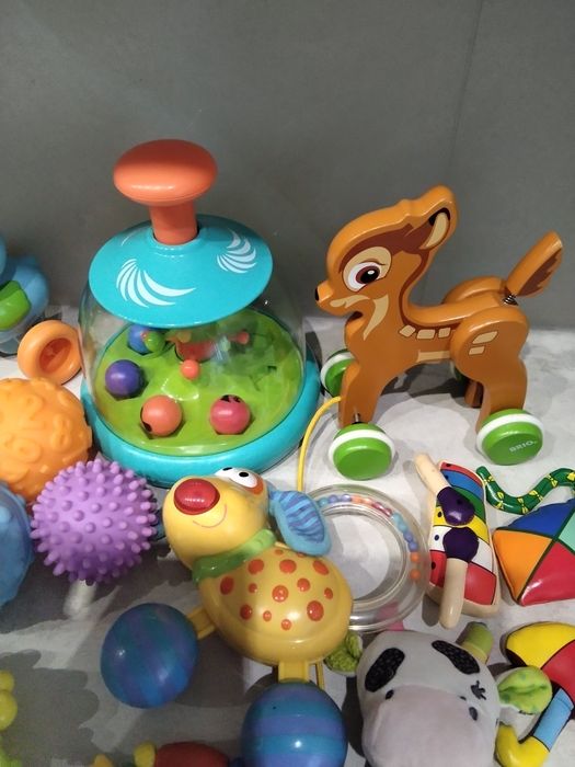 Лот іграшок для найменших