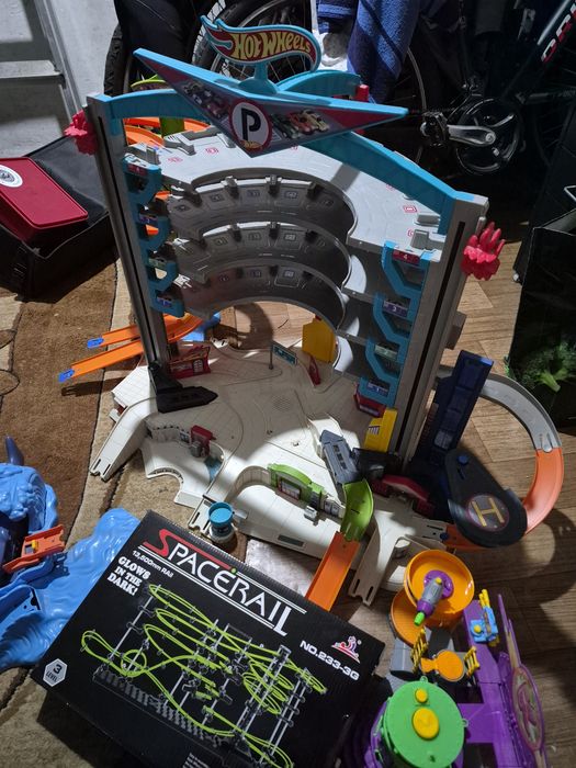 Mega Garaż Hot Wheels i inne