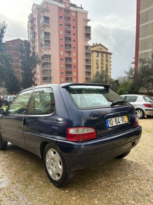 Saxo - carro em boas condições