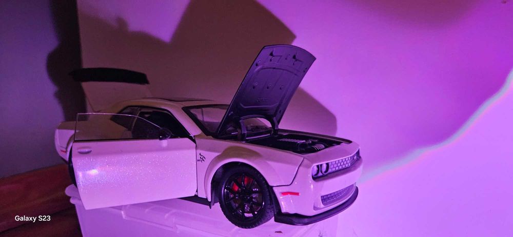 Model dodge challenger  20 cm 7cm