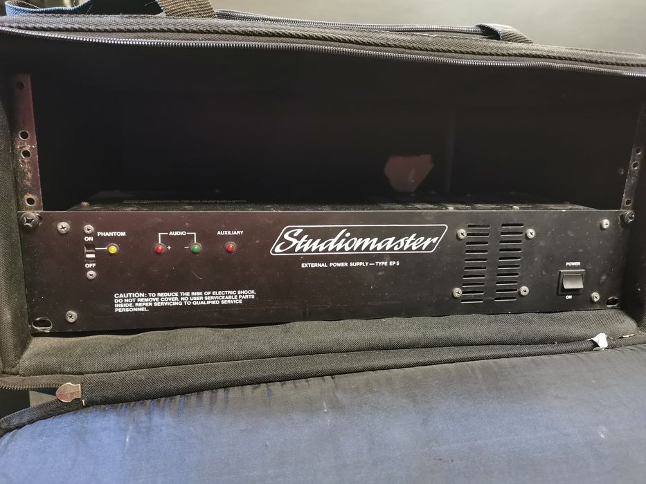 Mesa Studiomaster MIXDOWN Classic 8 (24 canais)