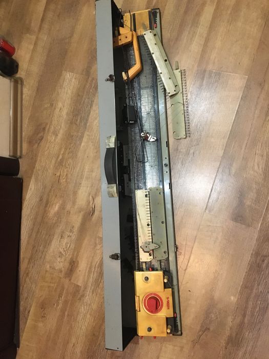 Машина швейная  нева-5