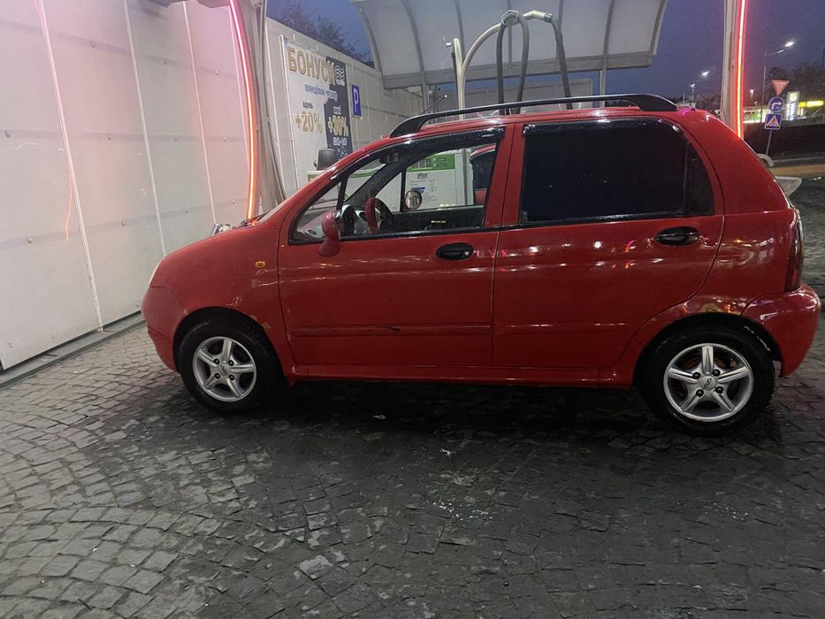 Автомобіль Chery QQ