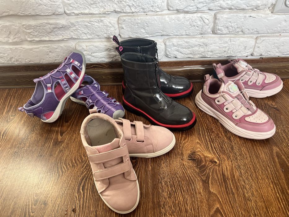 Взуття одним лотом на дівчинку 35-36 розмір