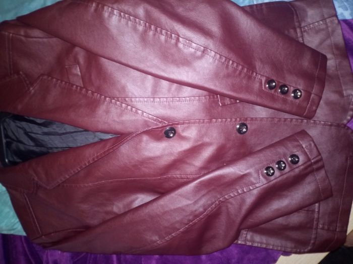Blazer unisexo em pele. Novo