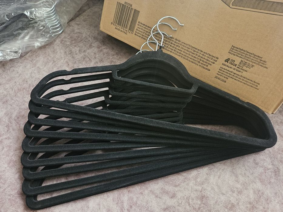 20 szt wieszaków welurowych (czarny)