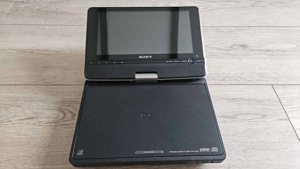 Odtwarzacz CD/DVD Sony DVP-FX810