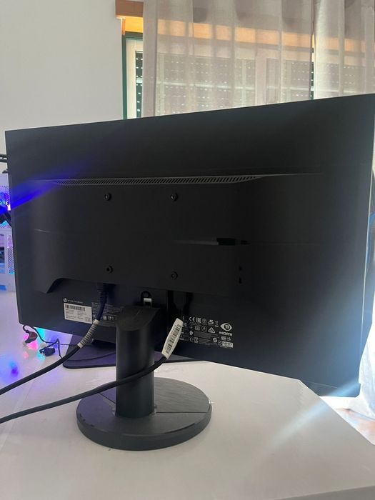 HP V24i FHD em ótimas condições