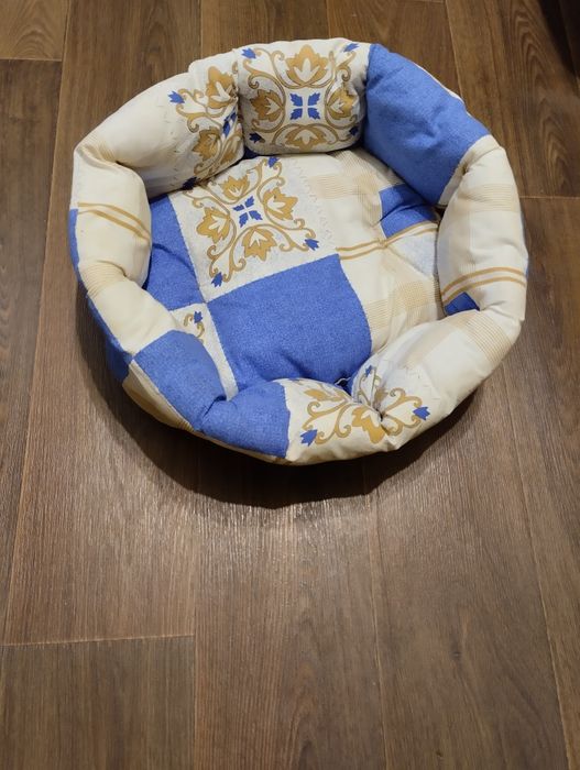 Лежанка для кота чи маленької собаки