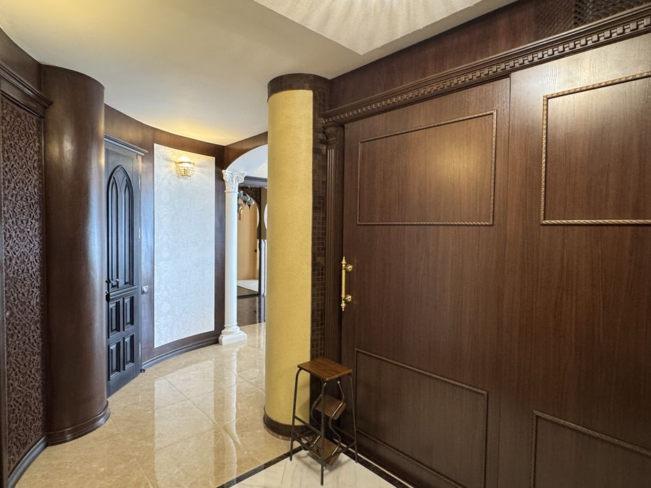 Без комісії Космополітан Сosmopolitan Дегтярівська 25А стильна класика