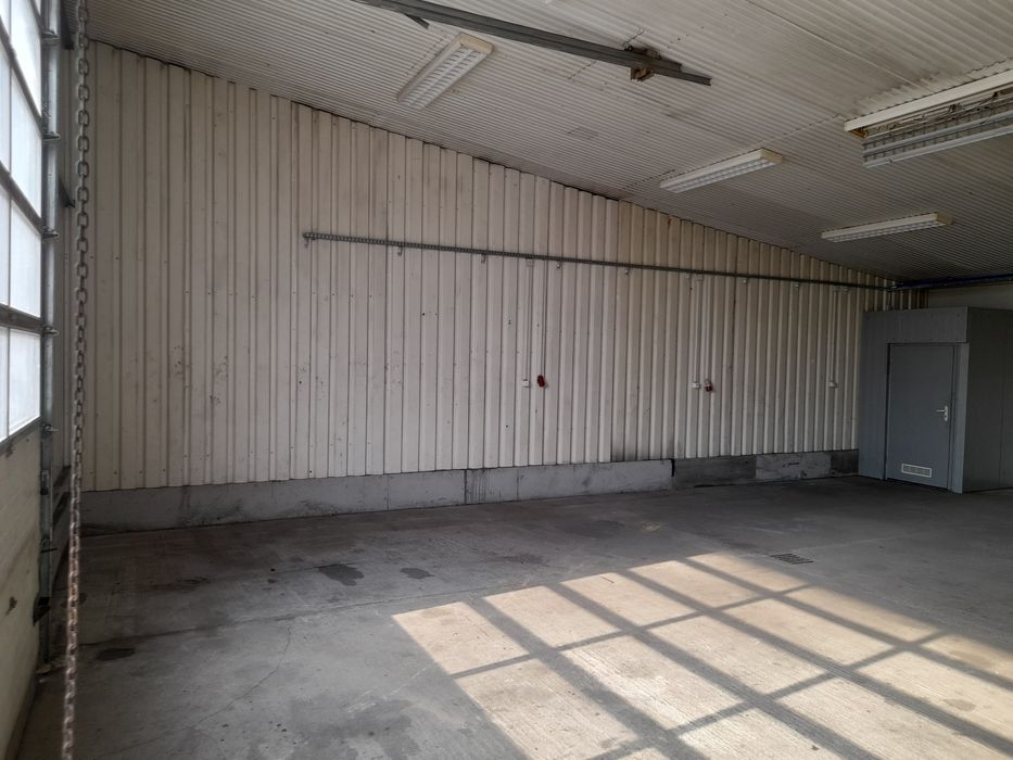 Wynajmę halę magazyn 105 m2 plac 350 m2 Deszczno