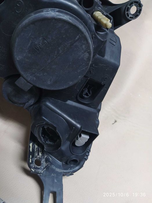 Vendo farol do CITROEN C5- lado esquerdo, o pisca não funciona,