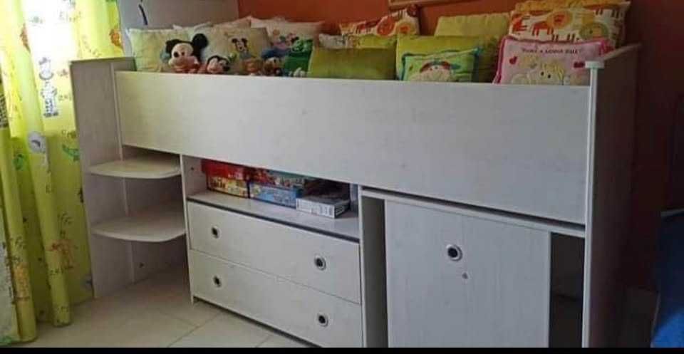 Quarto completo Moviflor (Cama, Secretaria, Estante, Comoda)