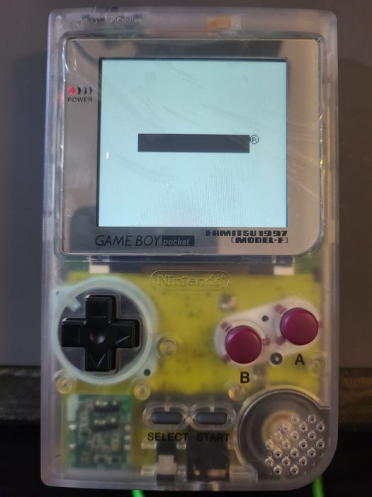Gameboy Pocket estilo Famitsu