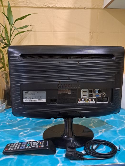 TV Samsung pequena  a vender