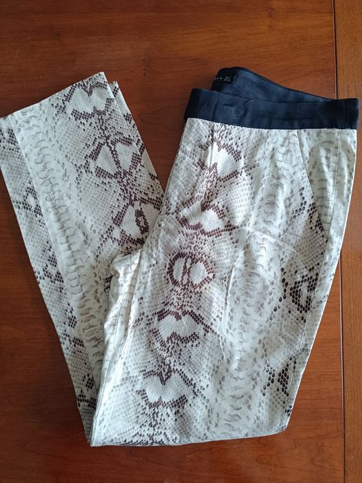 Calça com print serpente