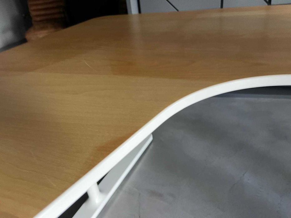 Secretária de canto - Em perfeito estado