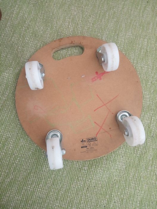 Carrinho de cargas com rodas