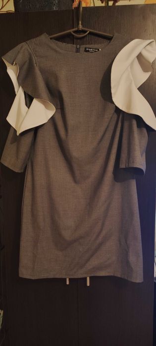 Жіночий одяг, сукні