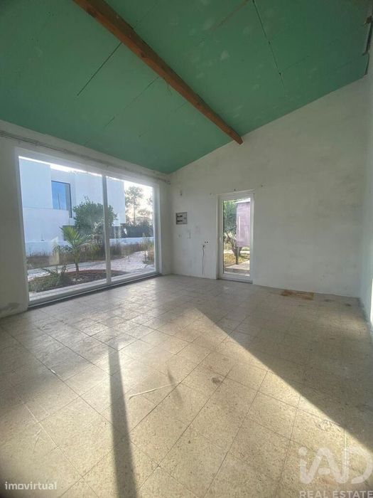 Casa / Villa T1 em Charneca de Caparica e Sobreda