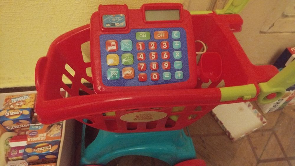 Zabawa w sklep produkty kasa wózek pieniążki