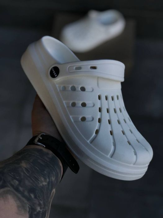 Белые кроксы Легкие повседневные кроксы Crocs white Кроксы женские Мюли пляжные Дышащие кроксы Последние пары