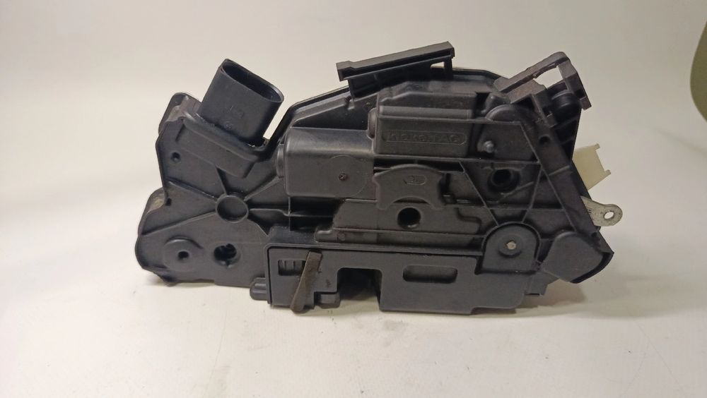 Fechadura / fecho porta frente esquerdo SKODA Fabia II Hatchback (542,