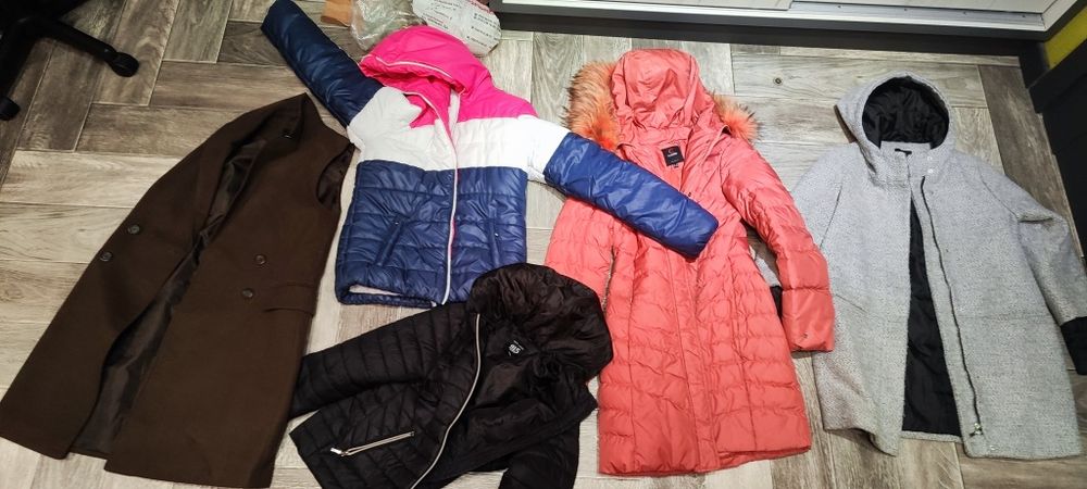 Віддам куртку пальто безпукавка на підлітка або жіночий  с