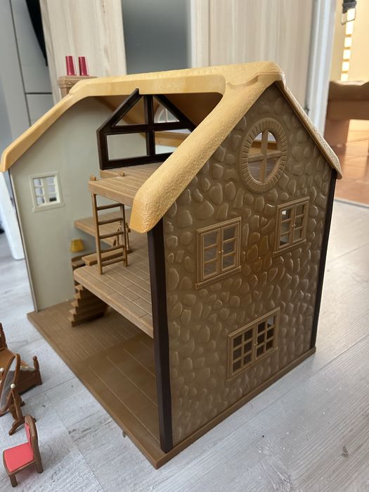 Sprzedam piekny domek dla lalek + GRATIS akcesoria