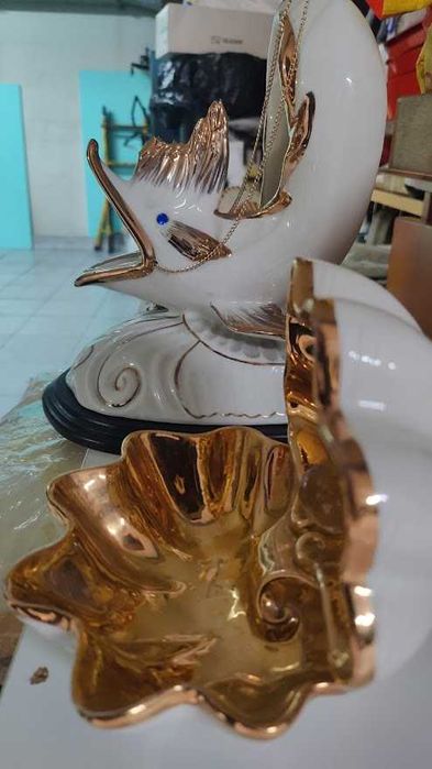 Estatuetas  decorativas  em Cerâmica e Porcelana Fina