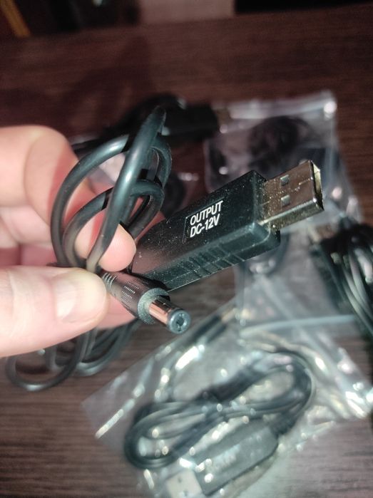 Кабель USB OUTPUT DC- 12 V • 9 V. Для роутера и интернета.