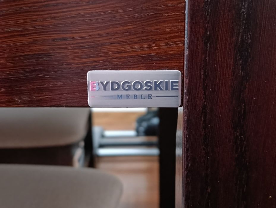 Stół plus krzesła