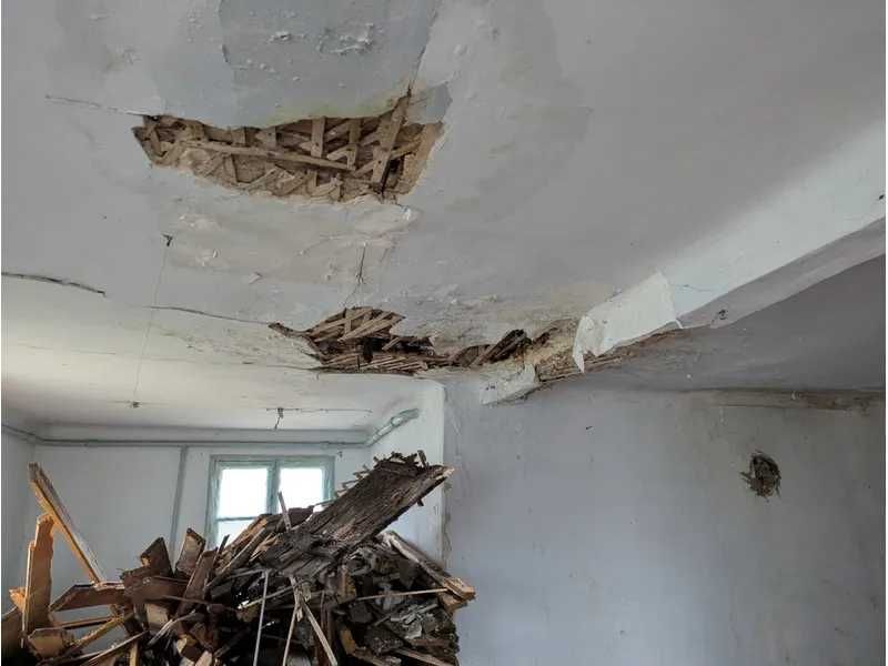 ПРОДАЖ - нежитлової будівлі, площею 110,3 кв.м. с. Великі Кринки