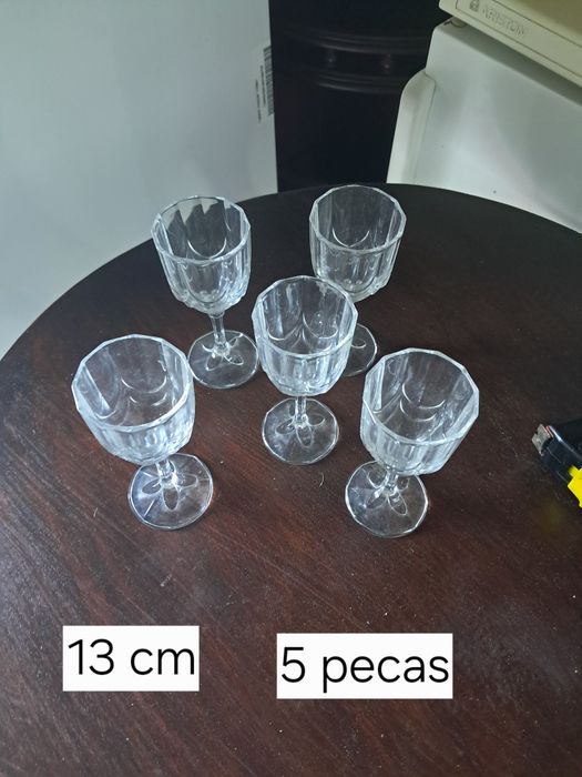 Cinco calices com pé