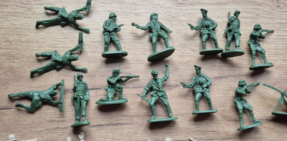 Figurki plastikowe żołnierzyki 30 sztuk wojsko armia lata 90