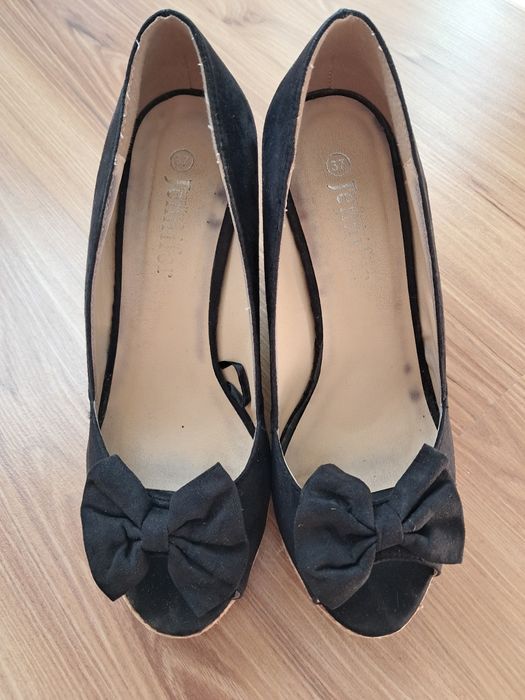 Buty na koturnie 37