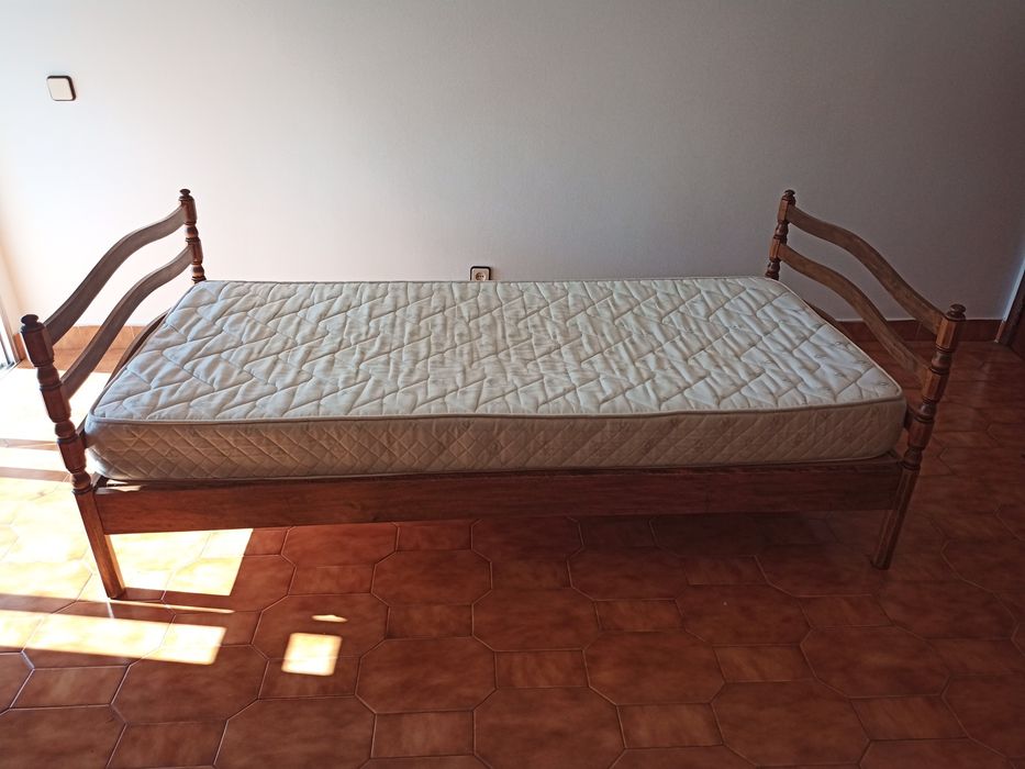 Cama individual Madeira maciça