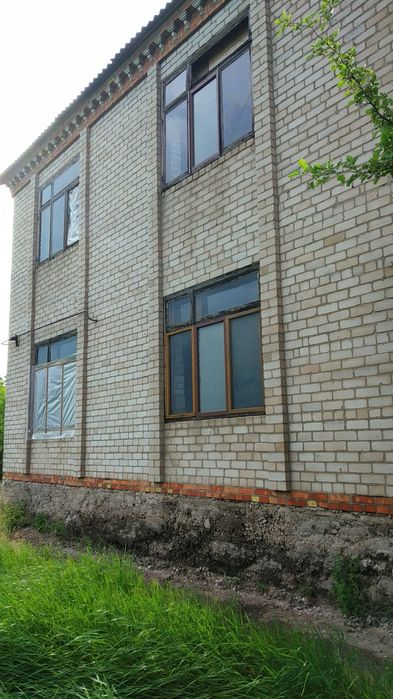 Продаю 2х эт. дом в Червоном Шахтаре