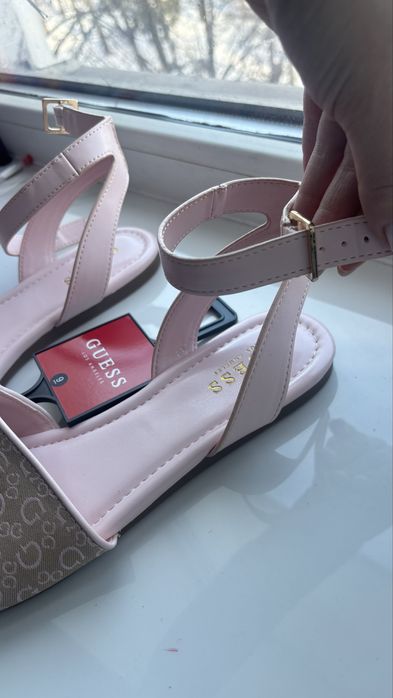 Босоніжки сандалі Guess нові оригінал