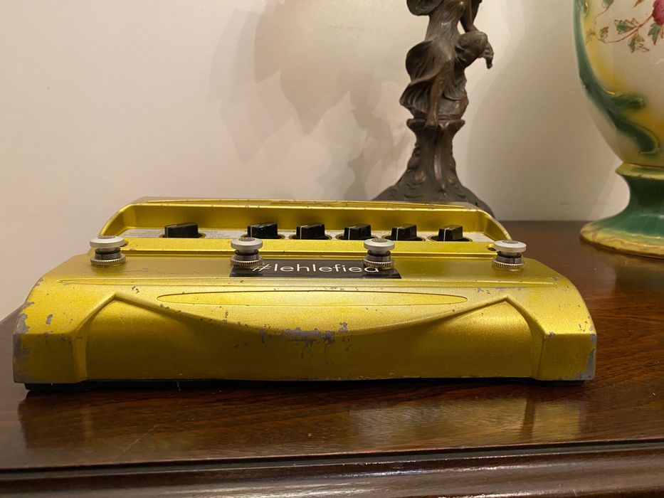 LINE 6 DM-4 Distortion Modeler ゴールド Line 6 DM4 Distortion