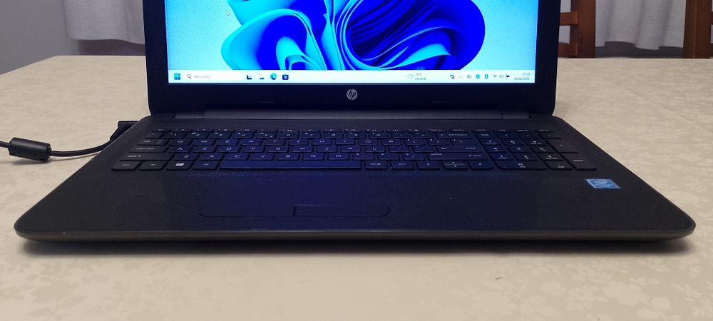 Laptop HP 250 G4 SSD i3 5th Win11 gwarancja.
