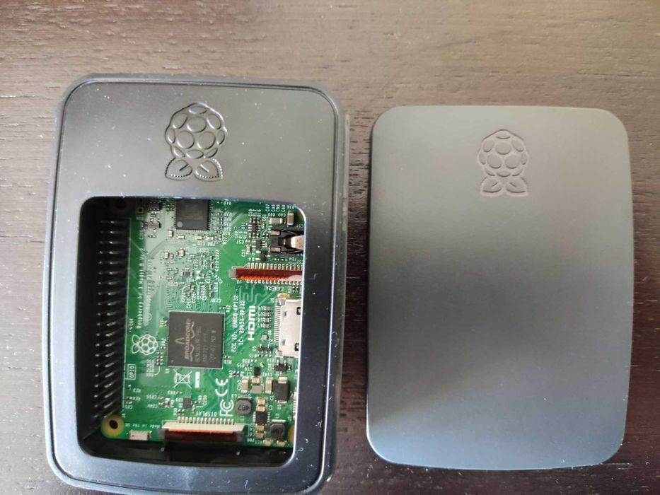 Raspberry Pi 3 B+ with accessories64750883051521121