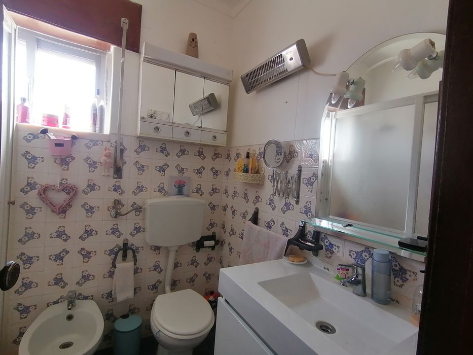 Alugo quarto professores ou outros profissionais deslocadas