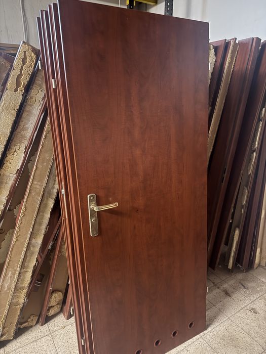 Drzwi solidne z demontażu hotelowego 80/90 tki 52 sztuki