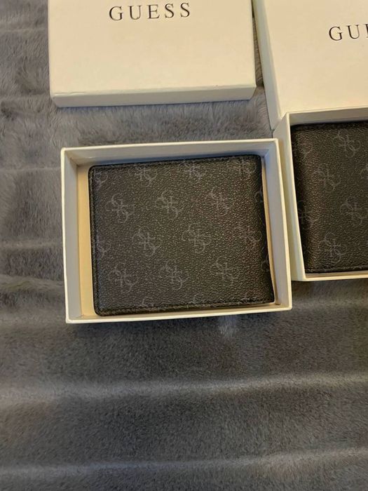 Гаманці Guess
